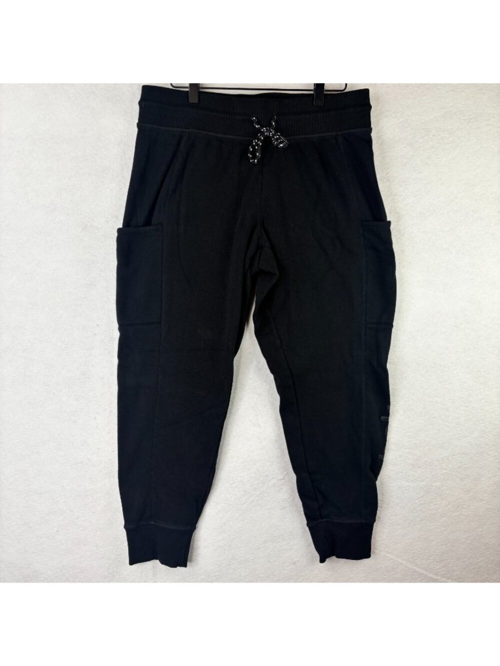 Reebok Women's Cargo Joggers Size Large Fleece Lining Black Drawstring